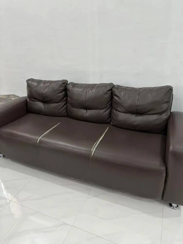 Sofa merk modis bekas