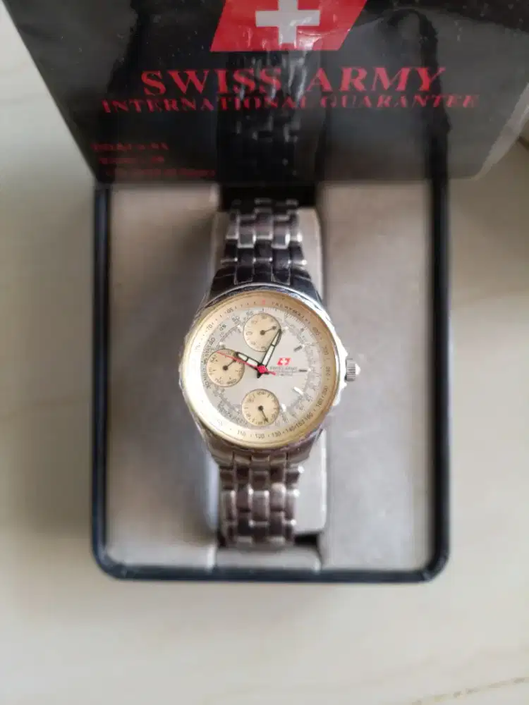 [Harga Nego] Jam Tangan Wanita Swiss Army Chronograph HCC 81677L/8