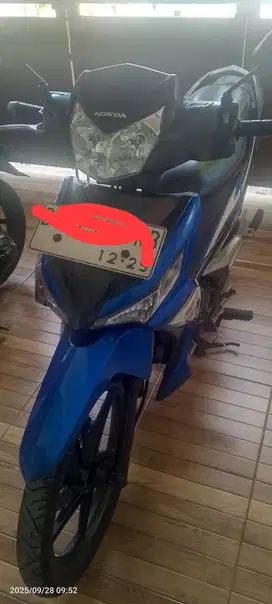 Dijual santai. Honda Supra X 125 FI  FI tahun 2014 warna biru hitam.