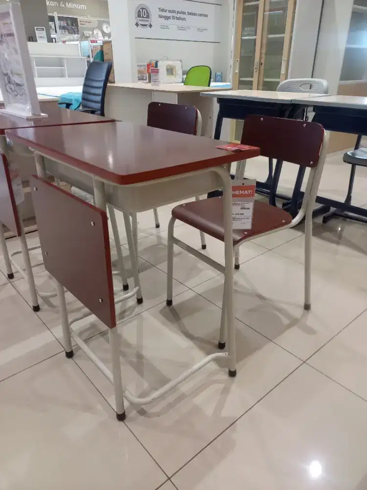 Meja set sekolah