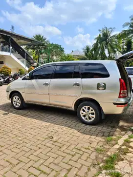 Toyota Kijang Innova 2005 Bensin