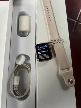Dijual Apple Watch SE 1 Gold 40mm Lengkap