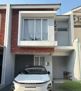 Disewakan Rumah 2 Lantai Full Furnished di U House Bintaro Jaya, depan