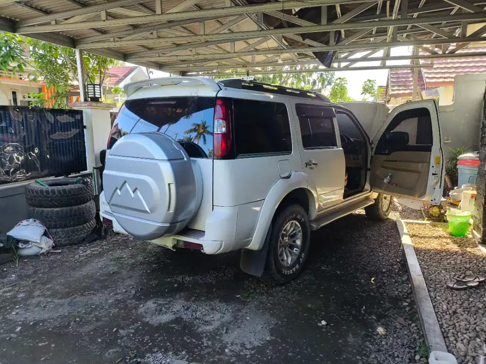 Di jual Everest 2012
