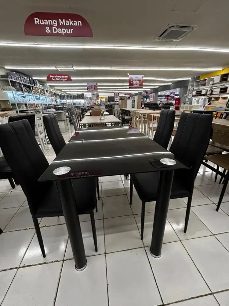 Meja makan selma/informa