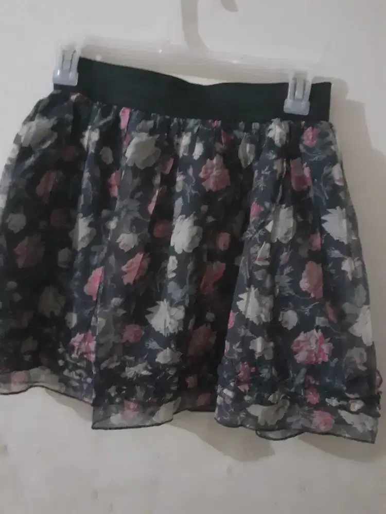 Rok wanita pendek