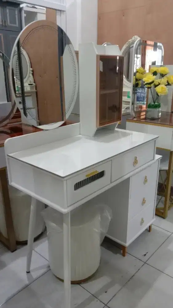 Lemari Rias cicilan murah