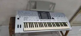 Keyboard yamaha psr s710