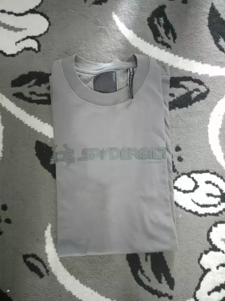 T-shirt ukuran L