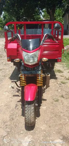 Motor roda 3 merk viar