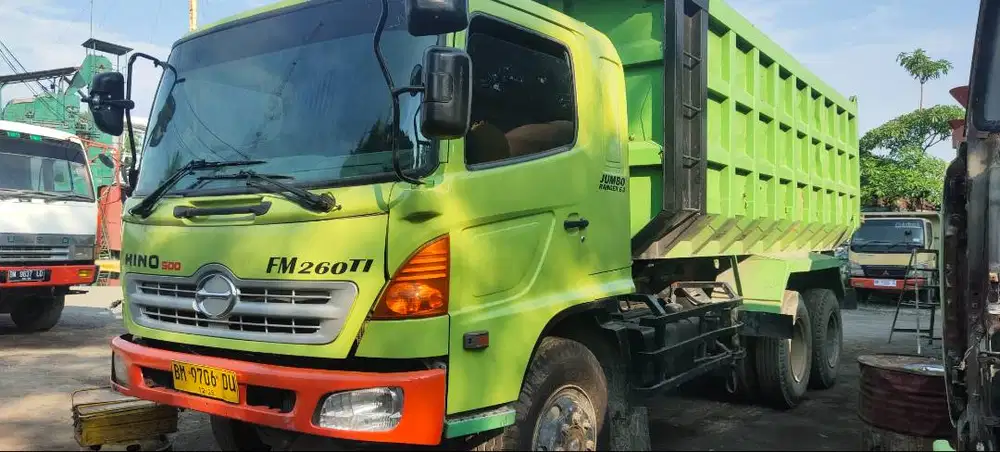 Jual dump truck hino dan mitsubishi total 4 unit. 2 huno 2 hd
