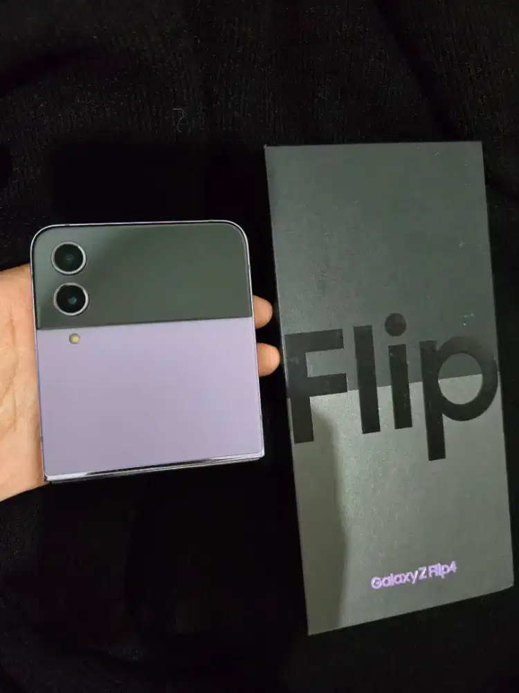 Samsung Z Flip 4 RAM 8/512GB lengkap dus mulus