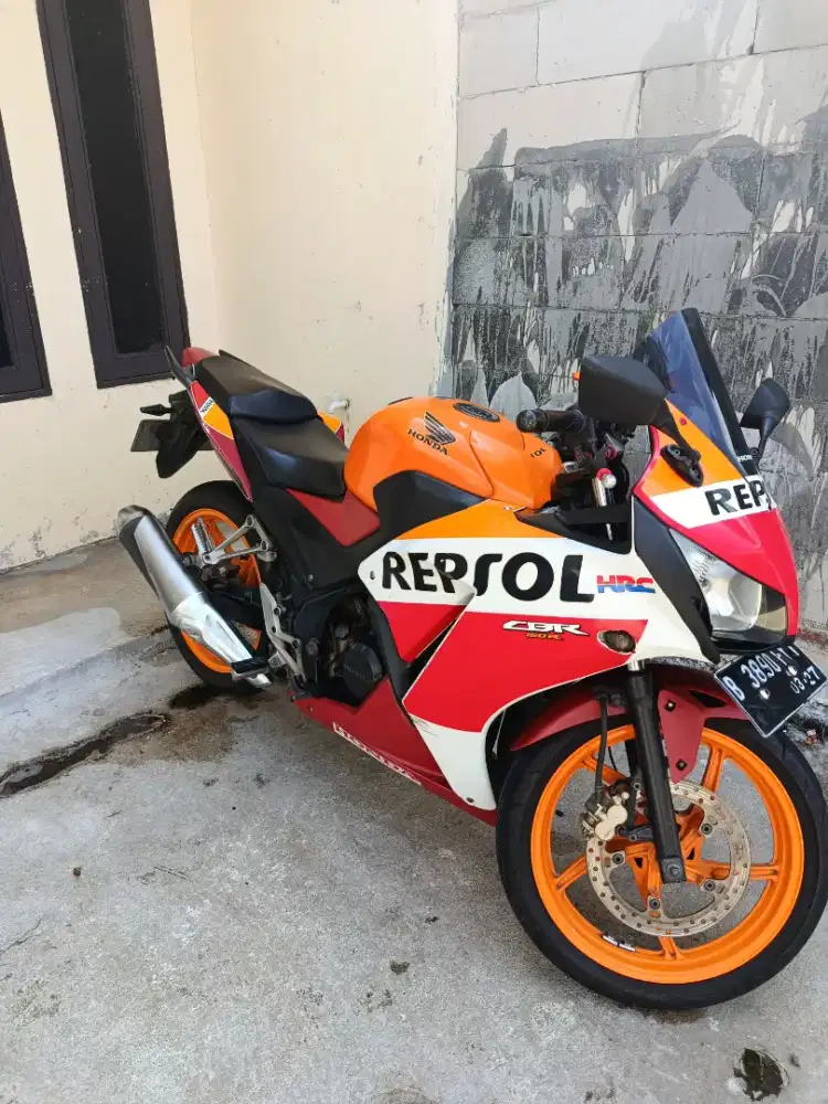 Dijual Cbr 150 2014 tt bt