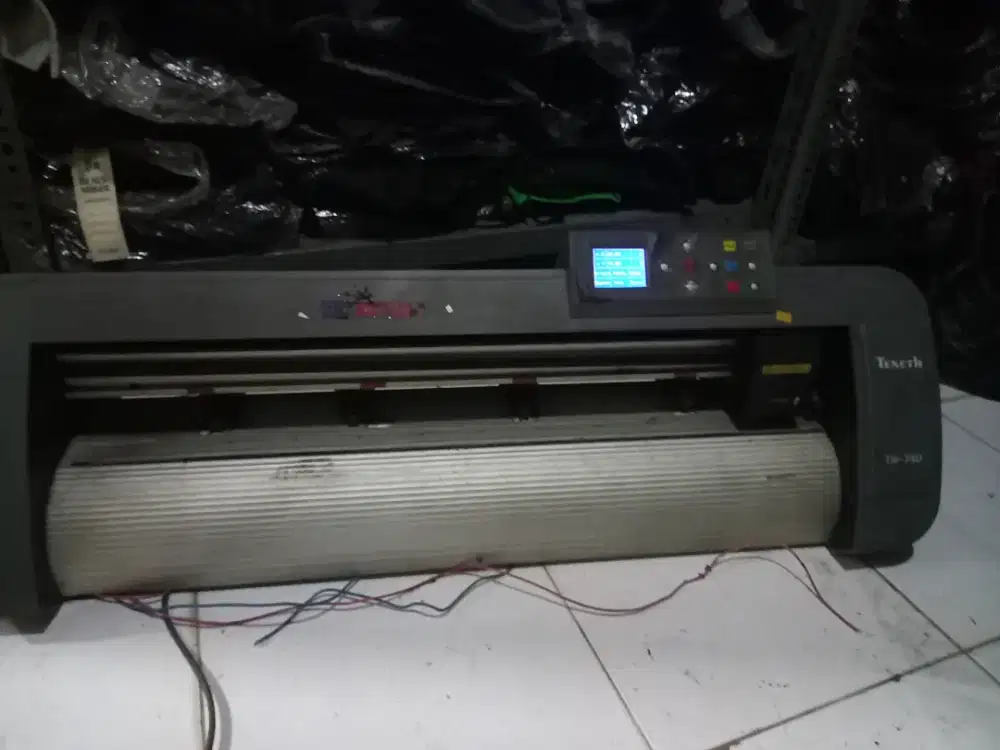 Mesin cuting stiker polyflex