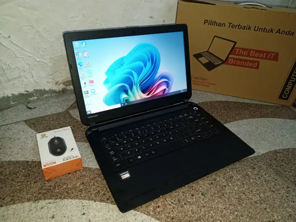 Di Jual Cepat Laptop Toshiba slim, E1 gen 6, ram 10 GB, normal