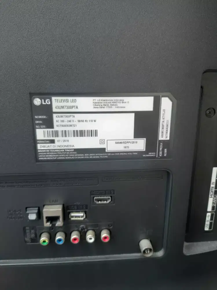Lg smart tv 43 inch model 43um7300pta layar pecah