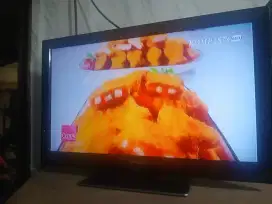 Dijual tv lcd 24in merk sharp berikut stb nya merk luby