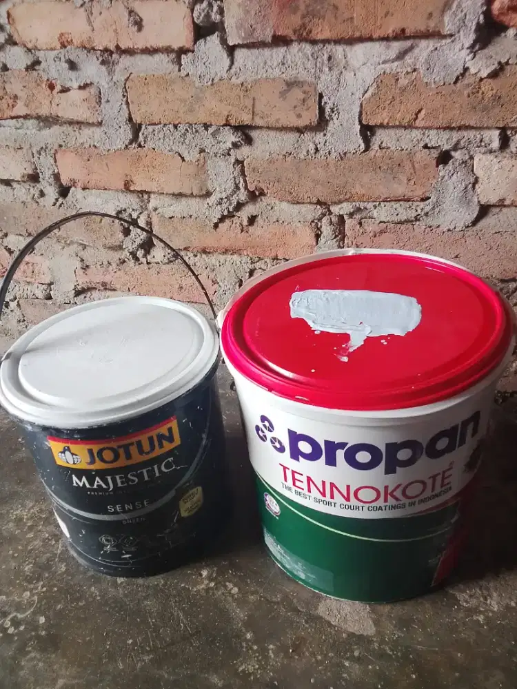 DIJUAL CAT RUMAH MERK JOTUN DAN PROPAN (WARNA BIRU DAN PUTIH)