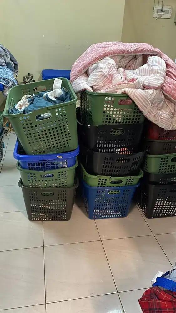 Karyawan Laundry bagian setrika