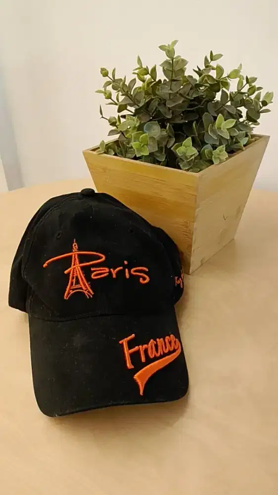 Topi Lesfeist Paris