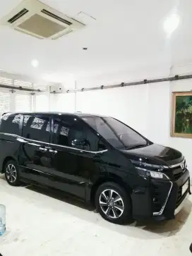TOYOTA VOXY 2018