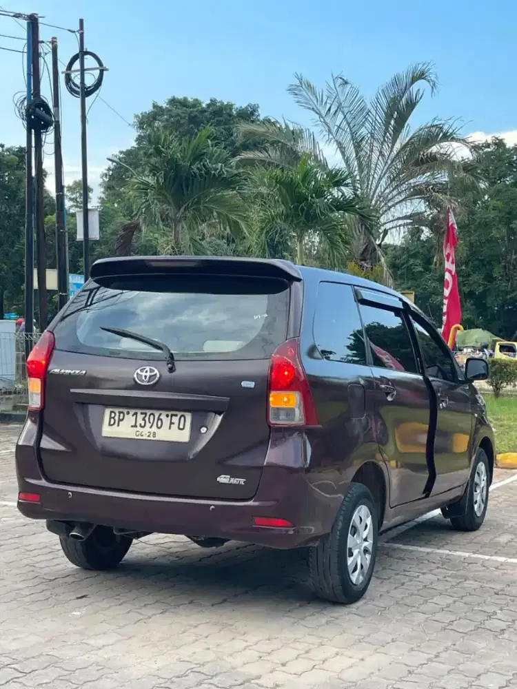 TOYOTA AVANZA AUTOMETIC PAJAK HIDUP MOBIL SEPERTI BARU TANGAN PERTAMA