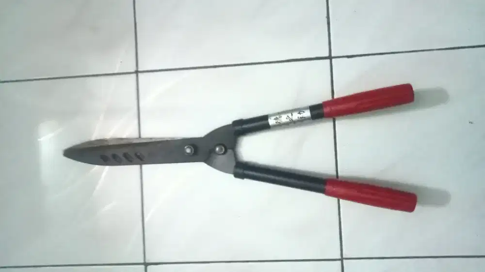 Jual gunting rumput
