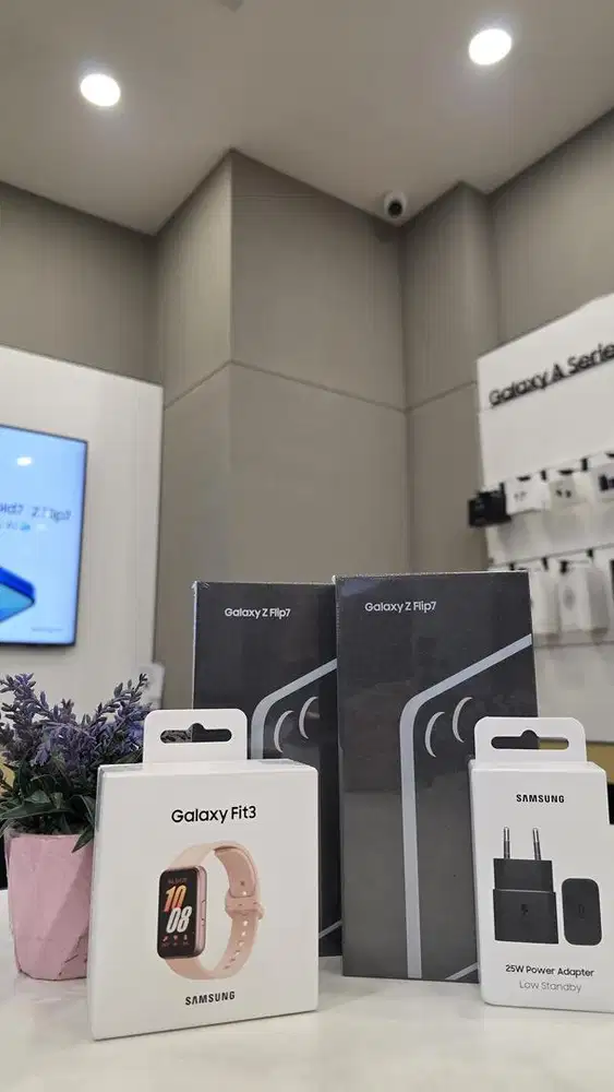 Samsung Z Flip 7 Free Fit 3 & Adaptor,Promo Cicilan Bunga 0 Syarat KTP