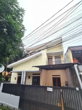 Disewakan Rumah Tahunan di Lenteng Agung (Dekat Stasiun LA)