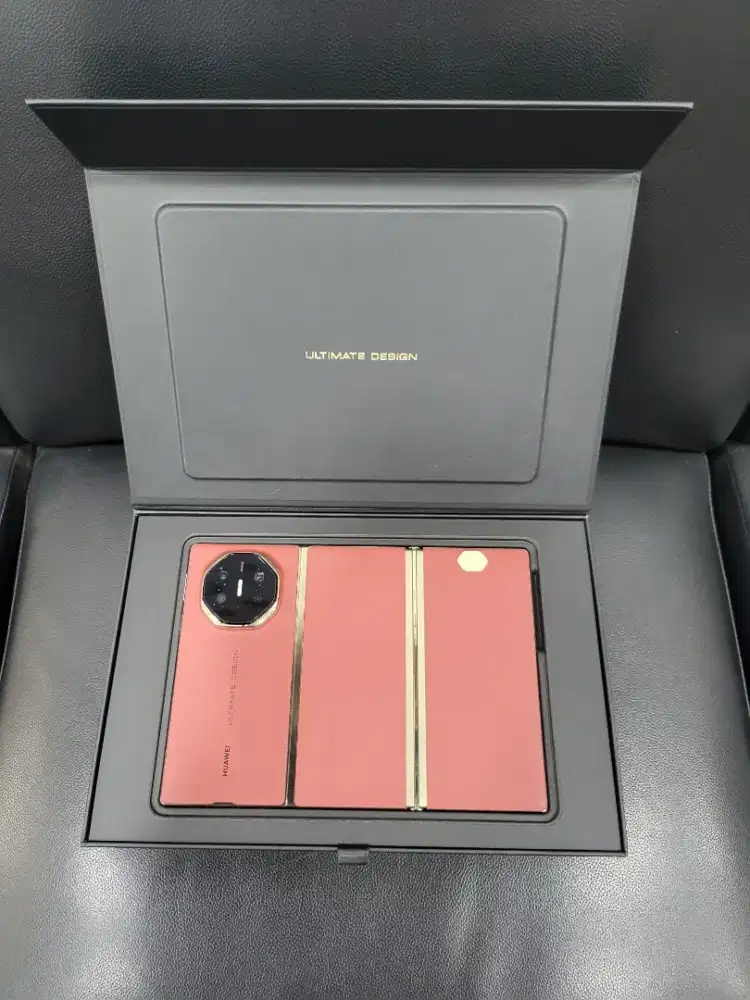 Huawei Mate XT ULTIMATE DESIGN