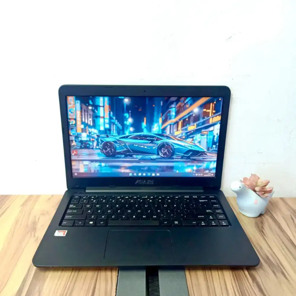 LAPTOP ASUS E402BA AMD A4 9125u RAM 4GB SSD 256GB LAYAR 14.0 INCH