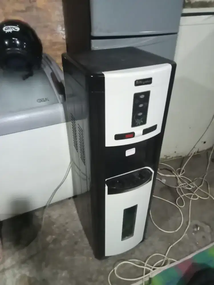 Dispenser normal dan panas galon bawah