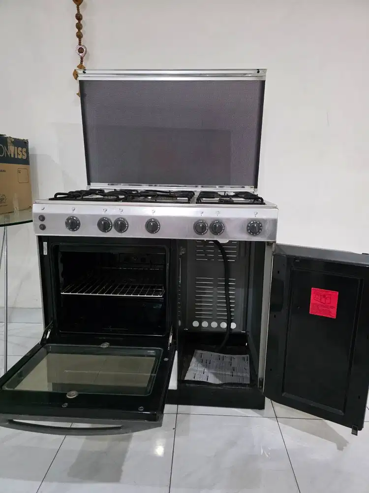 Kompor freestanding Ariston 5 tungku