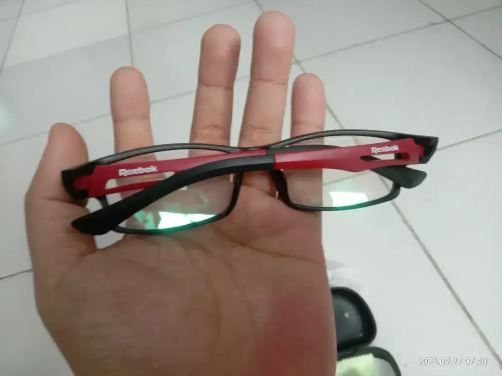 Kacamata Reebok