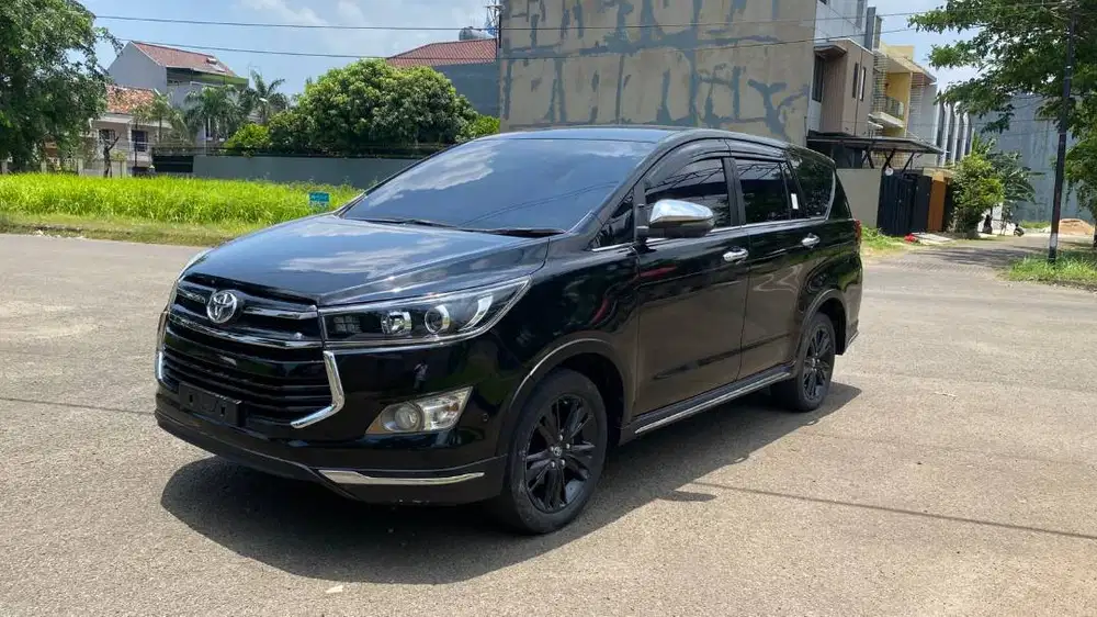 Toyota Innova Venturer 2.0 Bensin 2020