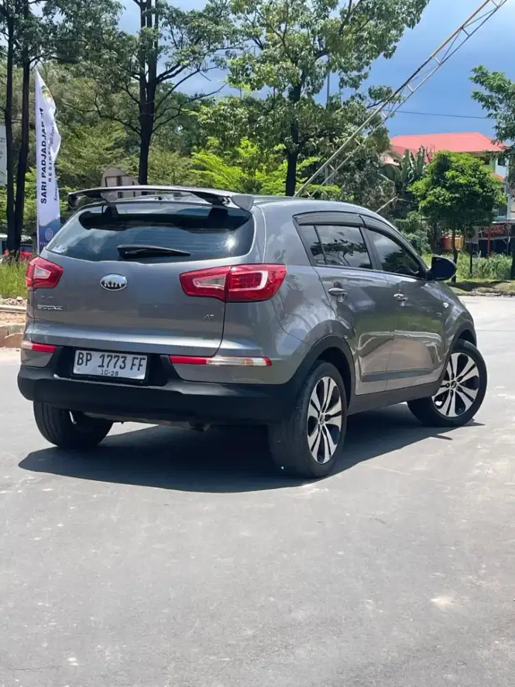 KIA  SPORTAGE AUTO  PAJAK BARU TANGAN PERTAMA DARI BARU MOBIL TERAWAT