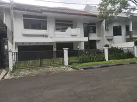 DIJUAL CEPAT RUMAH TERAWAT SIAP HUNI LINGKUNGAN NYAMAN & ASRI DI KOMPLEK ELITE BATUNUNGGAL INDAH HARGA TERBAIK
