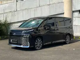 Jual Cepat : 2022 Toyota Voxy 2.0 AT Hitam  Service Record Dp 11jt