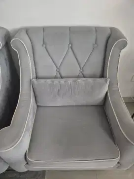 1 SET SOFA DAN MEJA RUANG TAMU