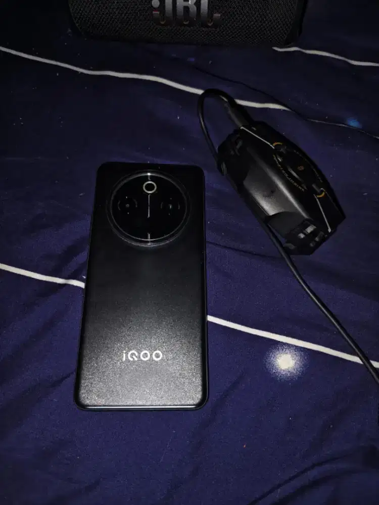 Iqoo z10 5g  12/512 black