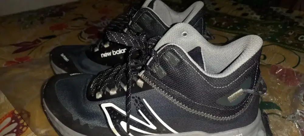 sepatu trail running pria New Balance Fresh Foam Garoe Mid