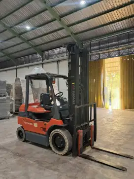 Forklifts electrik toyota trilifts 6mtr