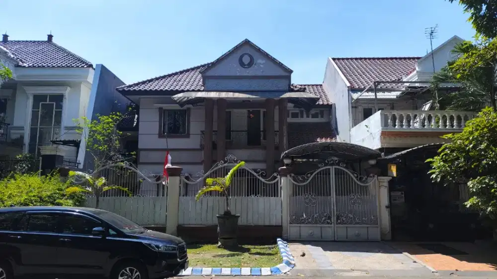 RUMAH 2 LANTAI STRATEGIS – PINGGIR JALAN UTAMA PURI SURYA JAYA