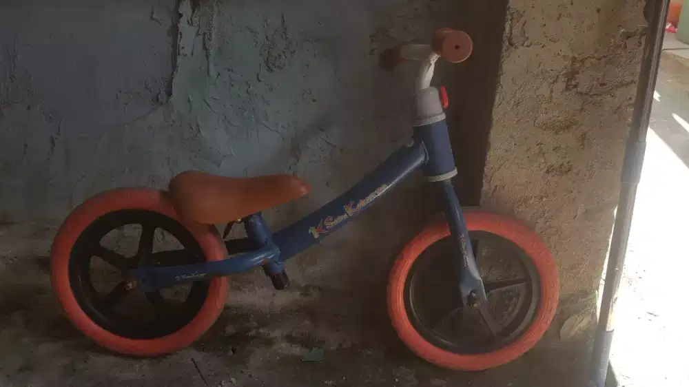 Sepeda anak kecil