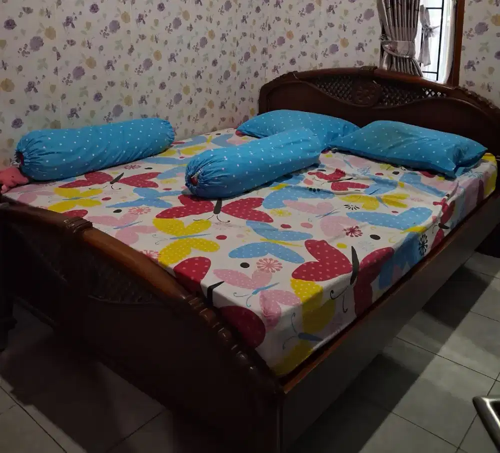 Tempat tidur jati