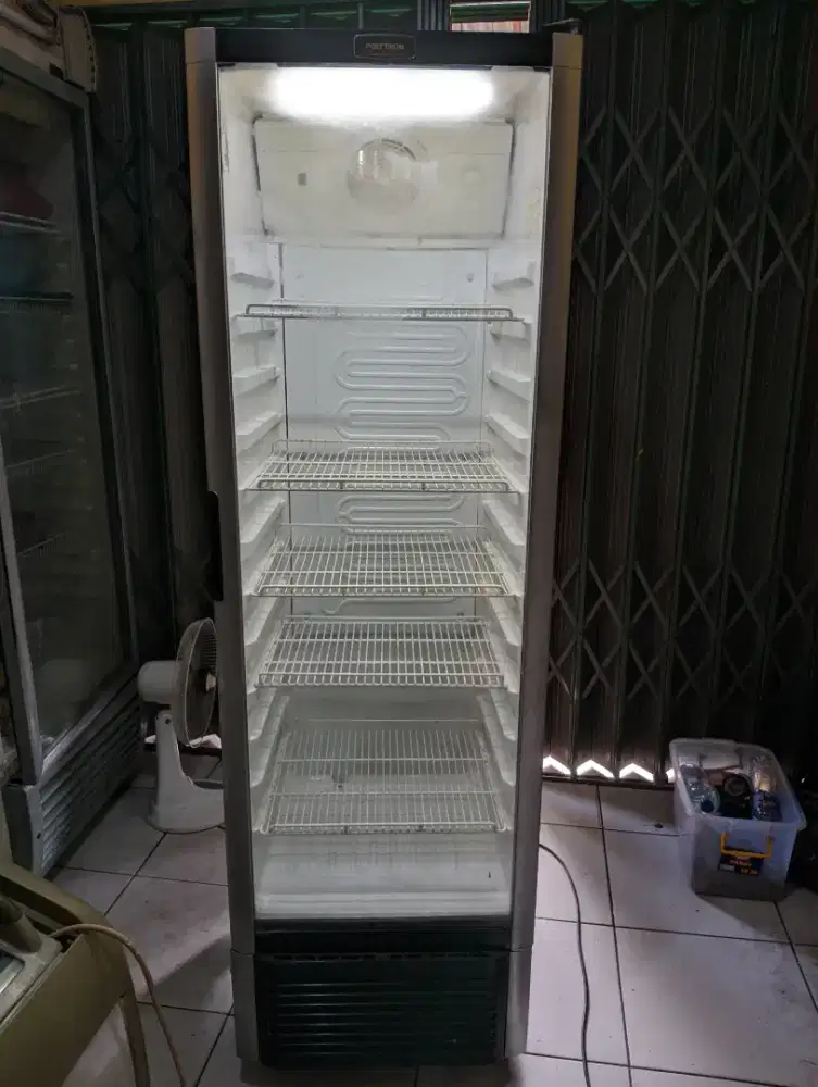 dijual cepat showcase