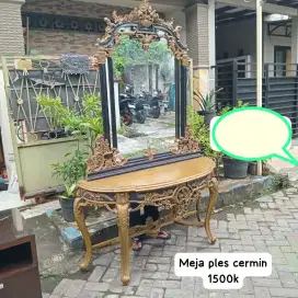 Cermin meja hias ukir