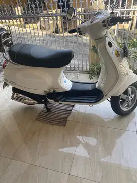 Vespa LX 125 2012 terawat & istimewa