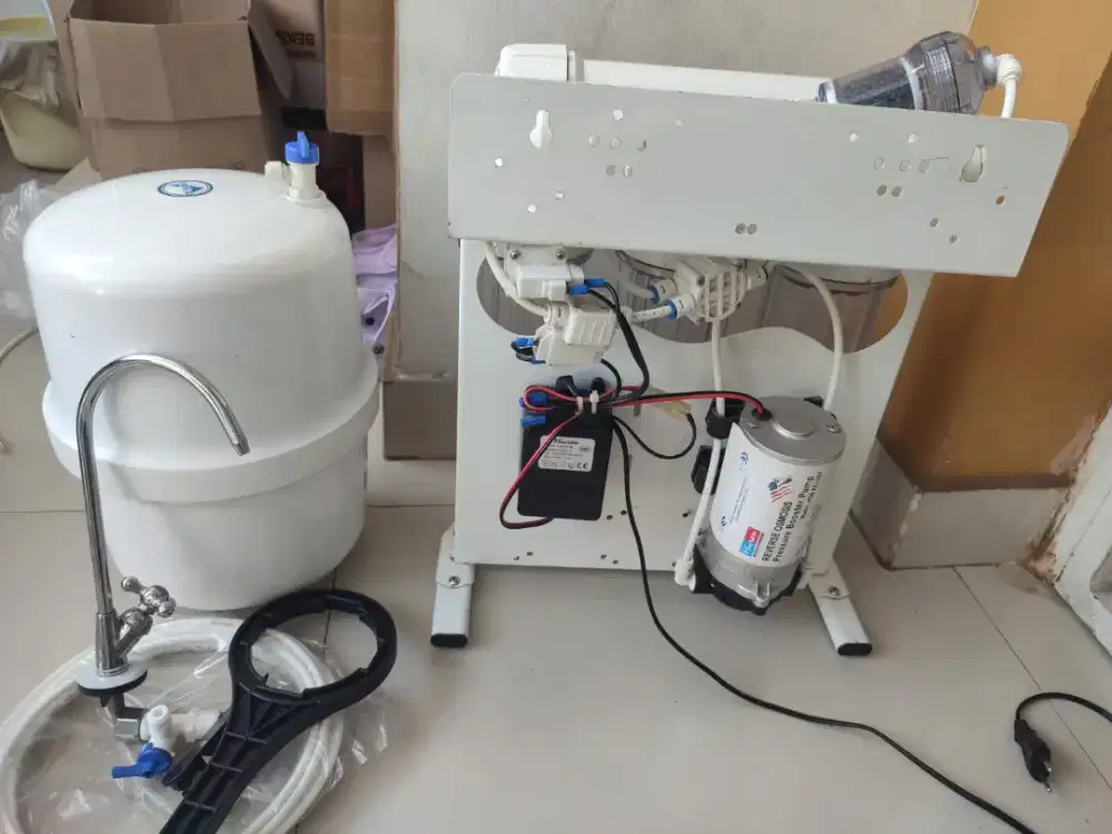 Housing water purifier / filter air