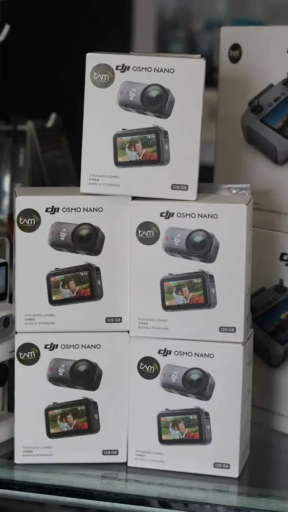 DJI Osmo Nano - Wearable Camera for Versatile Perspectives - 128 GB